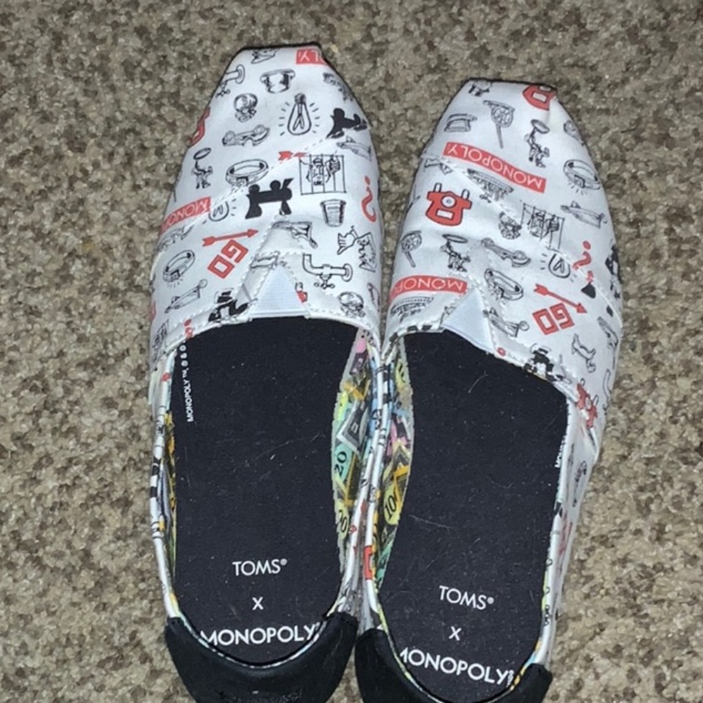 Toms slides MONOPOLY W7  NICE UDED COND.  ONE LOWER SIDE OF RIGHT INNER SOLE